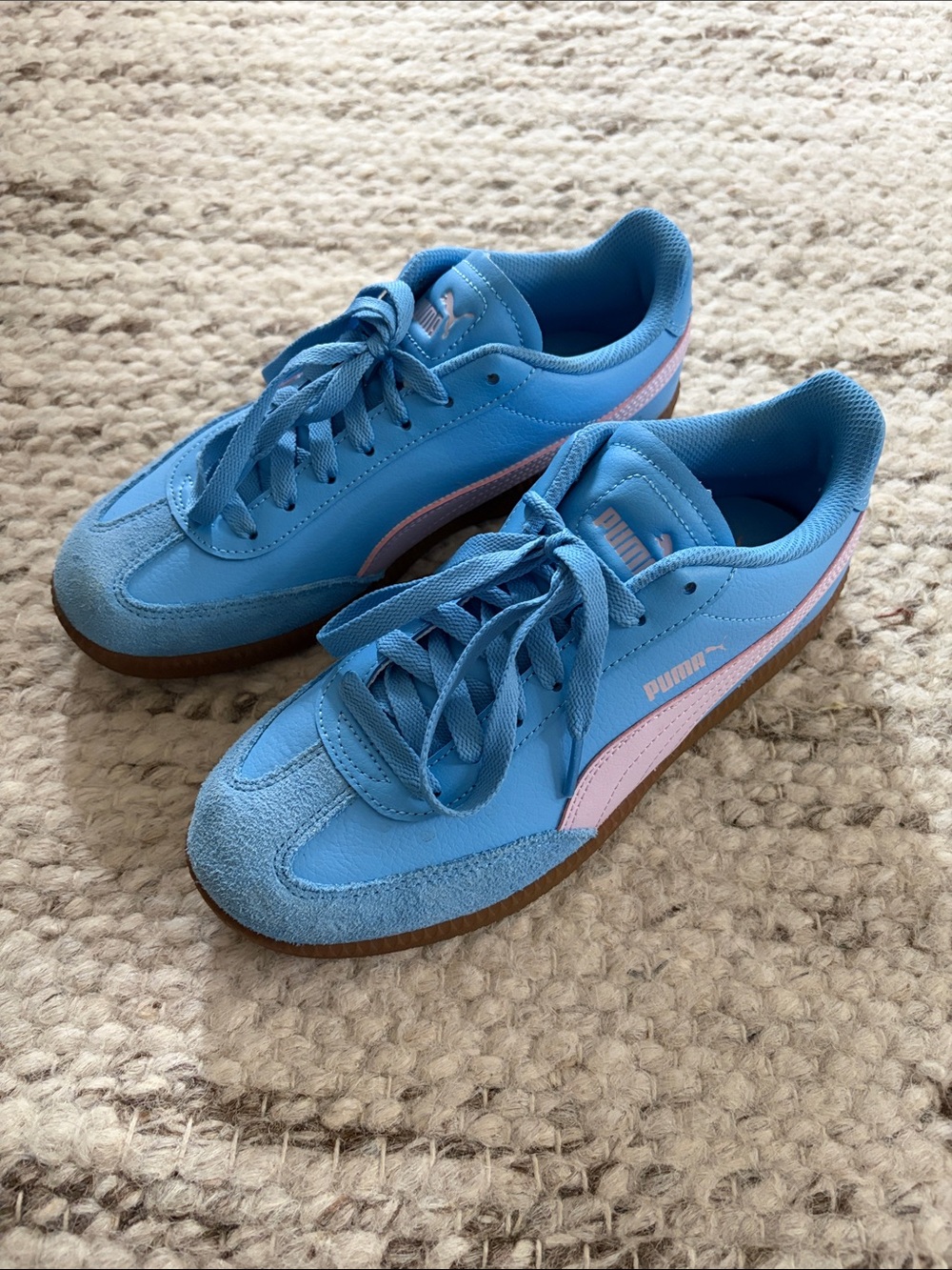 Puma Light Blue Sneakers with Pink Formstripe